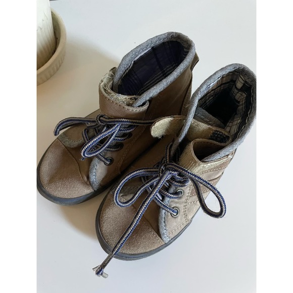 Canvas high top sneaker childs size 9 - Picture 3 of 8